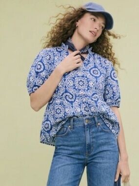 Tuckernuck size L blue cotton puff sleeve floral structured coastal blouse